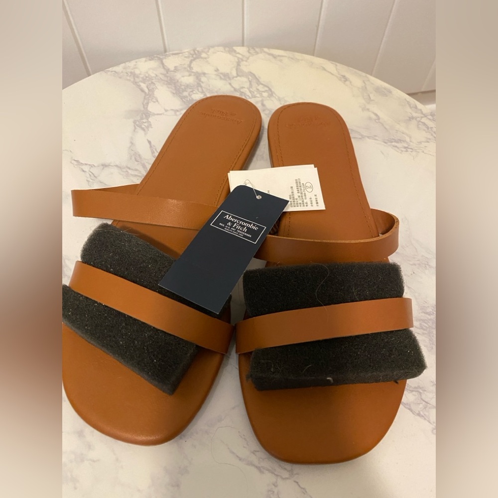 NWT Abercrombie & Fitch Camel Colored Slide Sandals